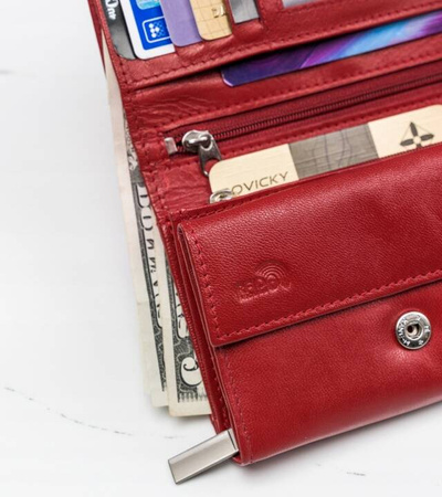 Skórzany portfel damski czerwony średni na suwak. Ochrona RFID
