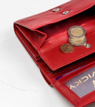 Skórzany portfel damski czerwony średni na suwak. Ochrona RFID